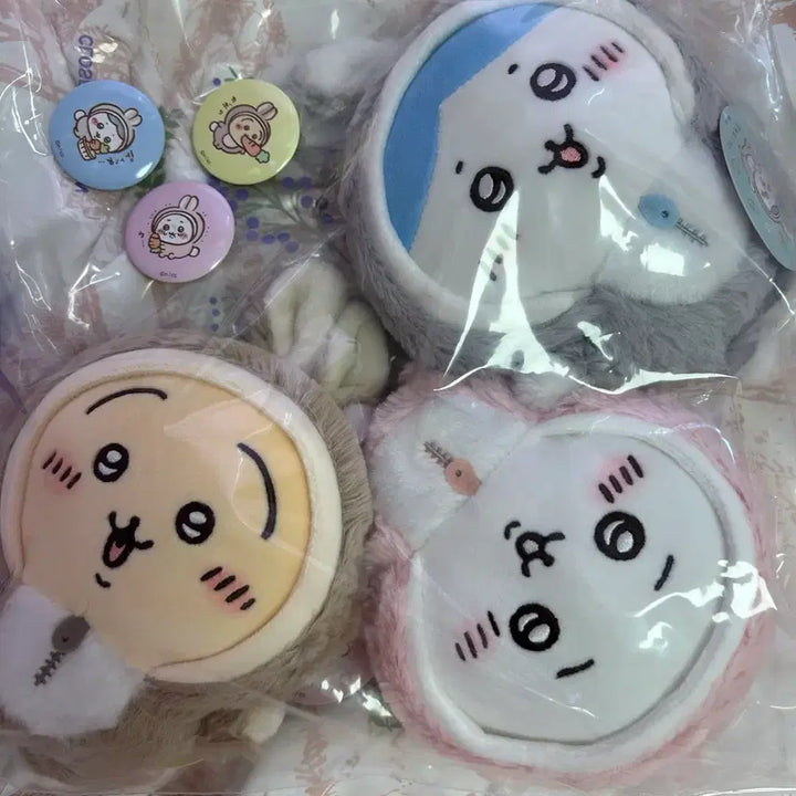 [SOLD OUT] 치이카와 2023년 해피백 토끼 하치와레 우사기 누이구루미 뱃지 엽서