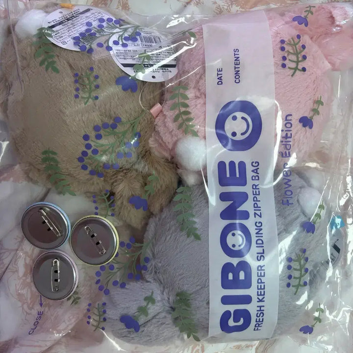 [SOLD OUT] 치이카와 2023년 해피백 토끼 하치와레 우사기 누이구루미 뱃지 엽서
