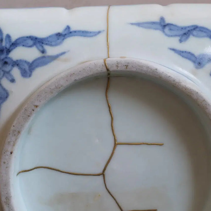 [BUNJANG] White Porcelain Blue-and-White Landscape Fish Motif Plate / 백자 청화 산수 물고기무늬 어문 접시