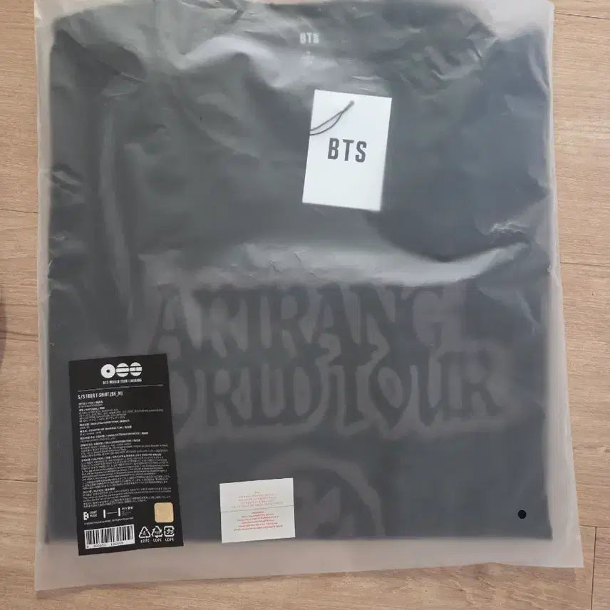 [BUNJANG] BTS Arirang World Tour T-Shirt (M Size) / 현물)BTS 아리랑 월드투어 티셔츠 M size