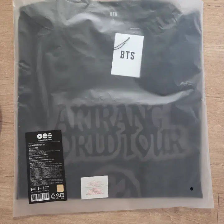 [BUNJANG] BTS Arirang World Tour T-Shirt (M Size) / 현물)S/S Tour T-Shirt (Black)M size