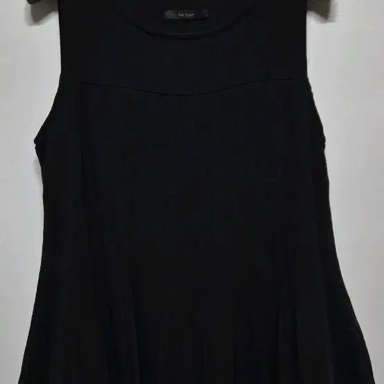 [BUNJANG] The IZZAT Black Pleated Sleeveless Top (Size 55-66) / 더아이잗 블랙 플리츠 민소매 탑 55~66