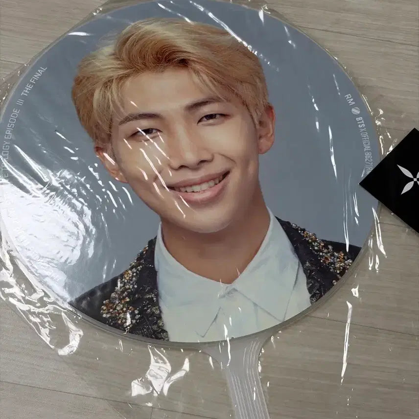 [BUNJANG] BTS Wings Tour Image Picket (Fan) / 방탄소년단 윙즈 이미지 피켓 (부채)