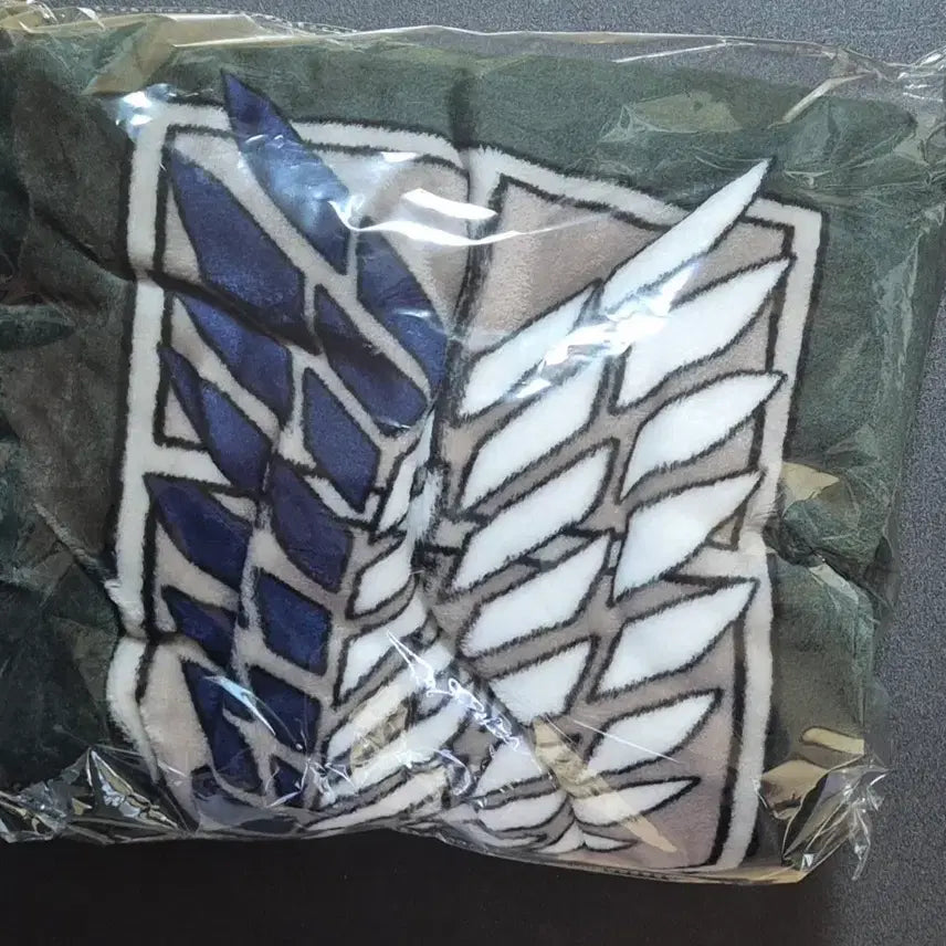 [BUNJANG] Attack on Titan Survey Corps Cloak Blanket (Sealed) / (미개봉)진격의거인 진격거 프랭크버거 조사병단 망토 담요