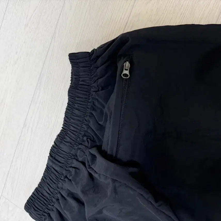 [BUNJANG] Black Nylon Jogger Pants / 블랙 나일론 조거 팬츠 Free
