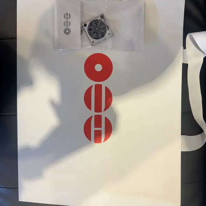 [BUNJANG] BTS Turntable Keyring and Arirang Pop-Up Shopping Bag Set / BTS Turntable Keyring + 아리랑 POP UP 쇼핑백