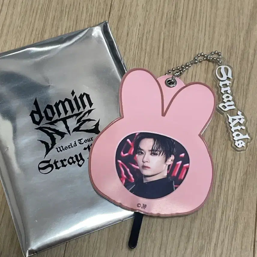 [BUNJANG] Stray Kids Lee Know Dominate Uchiwa Keyring / 스키즈 도미네이트 리빗 리노 우치와 키링