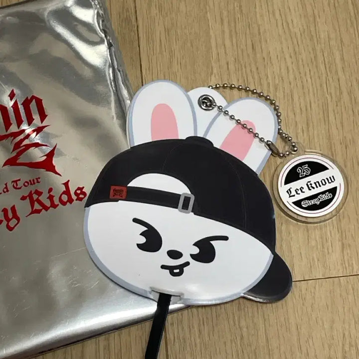 [BUNJANG] Stray Kids DOMINATE Lee Know Uchiwa Keyring / 스키즈 도미네이트 리빗 리노 우치와 키링