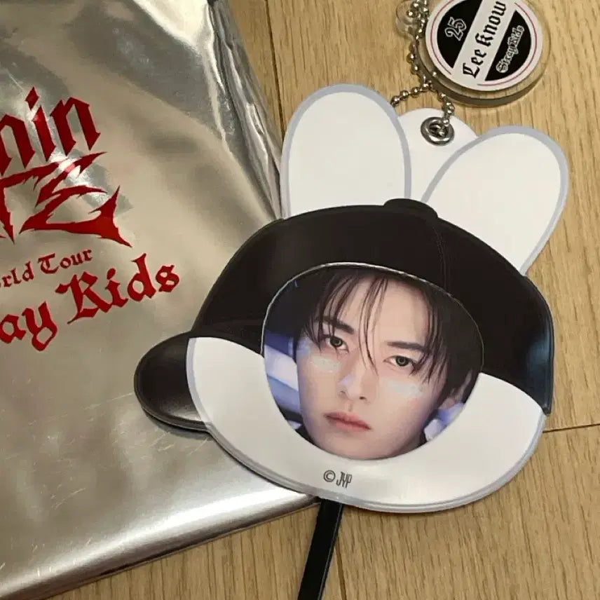 [BUNJANG] Stray Kids DOMINATE Lee Know Uchiwa Keyring / 스키즈 도미네이트 리빗 리노 우치와 키링