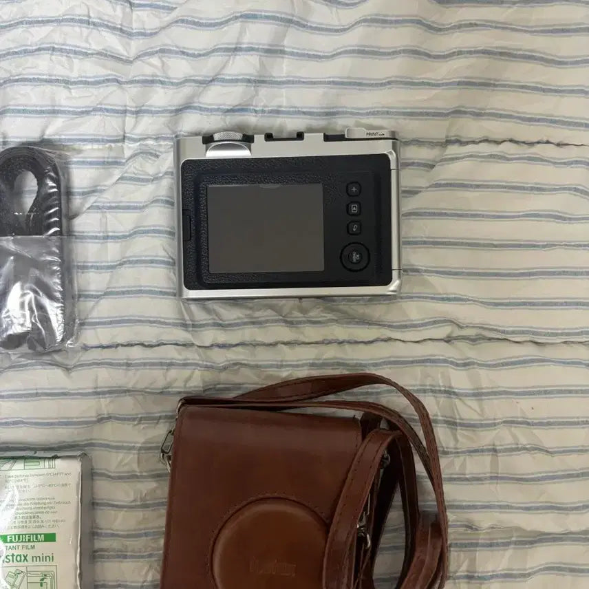 [BUNJANG] Fujifilm Instax Mini Evo Bundle with 30 Film Sheets and Case / 후지필름 인스탁스 미니에보 5핀 + 필름 30장 + 케이스