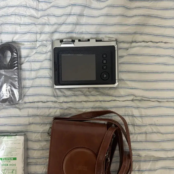 [BUNJANG] Fujifilm Instax Mini Evo Bundle with 30 Film Sheets and Case / 후지필름 인스탁스 미니에보 5핀 + 필름 30장 + 케이스