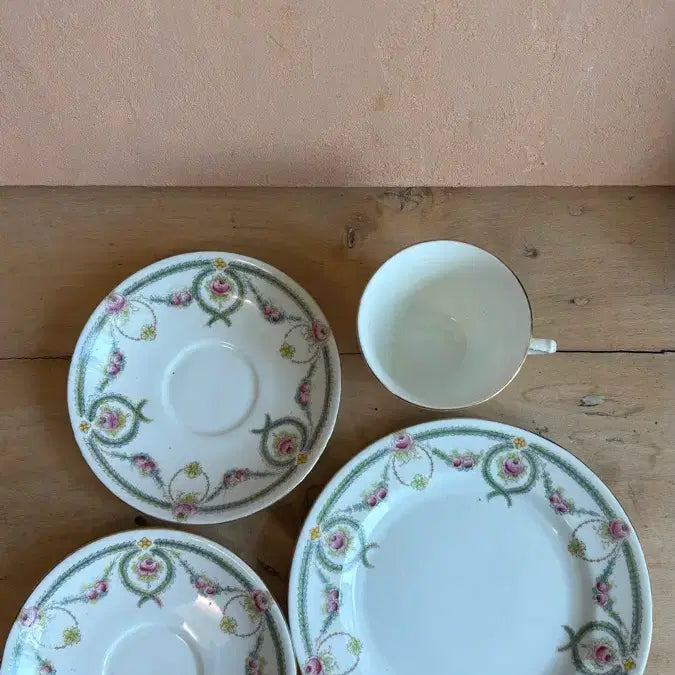 [BUNJANG] 1892 R&amp;D Balmoral Teacup, Saucer, and Plate Trio - Antique English China / 1892년 영국 앤틱 R&amp;D사의 발모랄 차이나 트리오