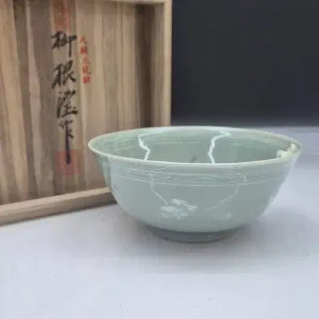 [BUNJANG] Haegang Yu Geun-hyeong Celadon Cloud and Crane Inlaid Tea Bowl / 해강 유근형 선생 - 운학상감 청자다완/