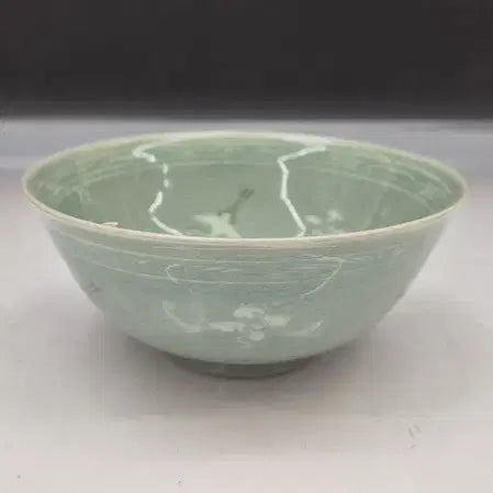 [BUNJANG] Haegang Yu Geun-hyeong Celadon Cloud and Crane Inlaid Tea Bowl / 해강 유근형 선생 - 운학상감 청자다완/