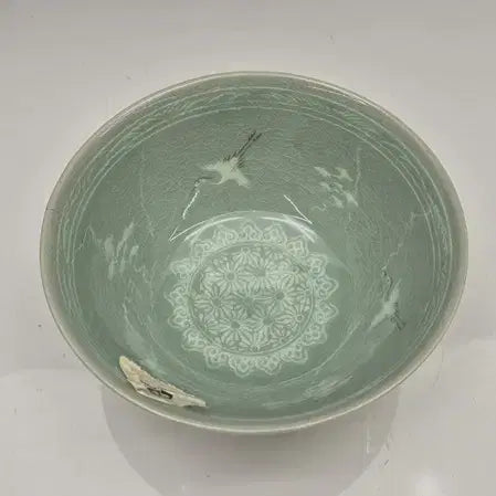 [BUNJANG] Haegang Yu Geun-hyeong Celadon Cloud and Crane Inlaid Tea Bowl / 해강 유근형 선생 - 운학상감 청자다완/
