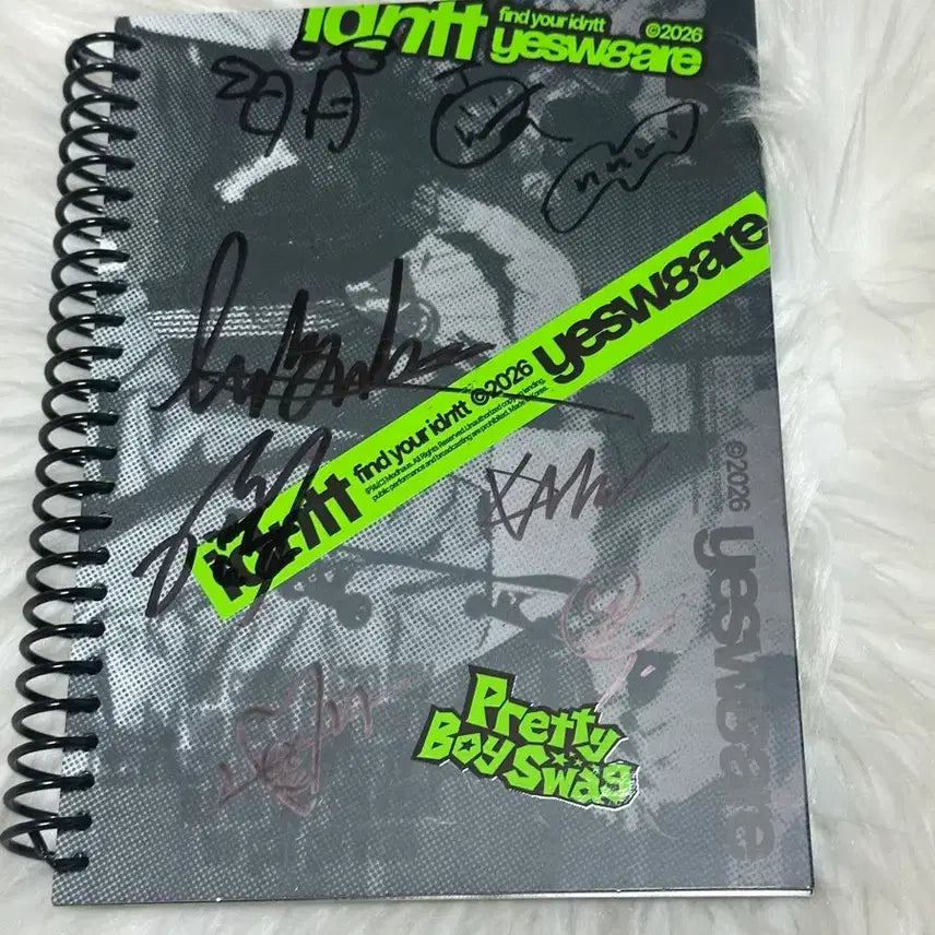 [BUNJANG] Identity idntt Signed Album / 아이덴티티 idntt 친필 싸인앨범