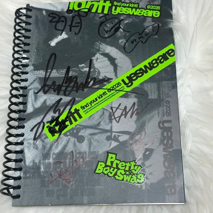 [BUNJANG] Identity idntt Signed Album / 아이덴티티 idntt 친필 싸인앨범
