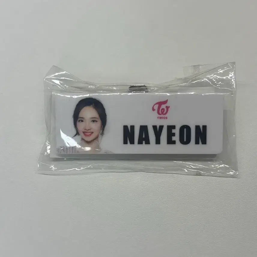 [BUNJANG] TWICE Nayeon High-Touch Event Name Tag / 트와이스 나연 하이터치회 명찰 굿즈