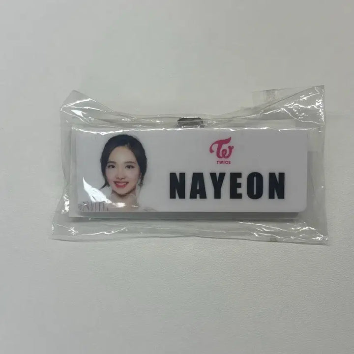 [BUNJANG] TWICE Nayeon High-Touch Event Name Tag / 트와이스 나연 하이터치회 명찰 굿즈
