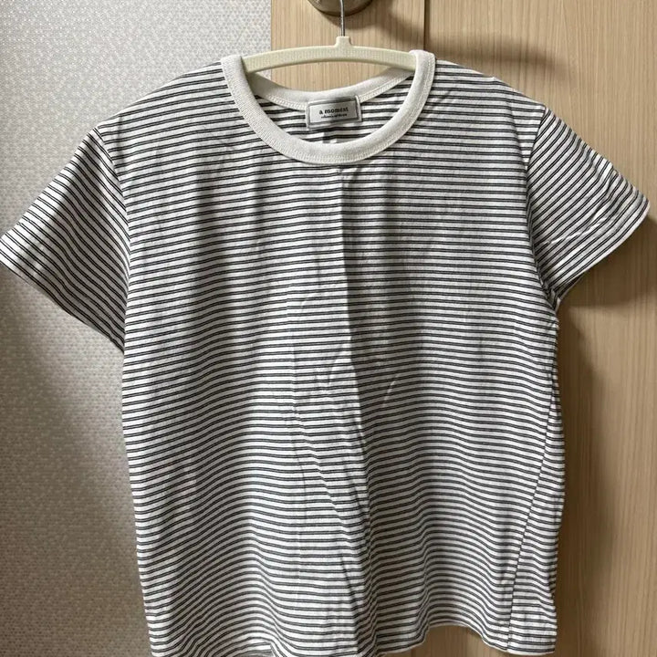 [BUNJANG] Stripe Colorblock Short Sleeve T-Shirt / 무료배송. 새상품. 스트라이프 블랙 반팔 배색 티셔츠