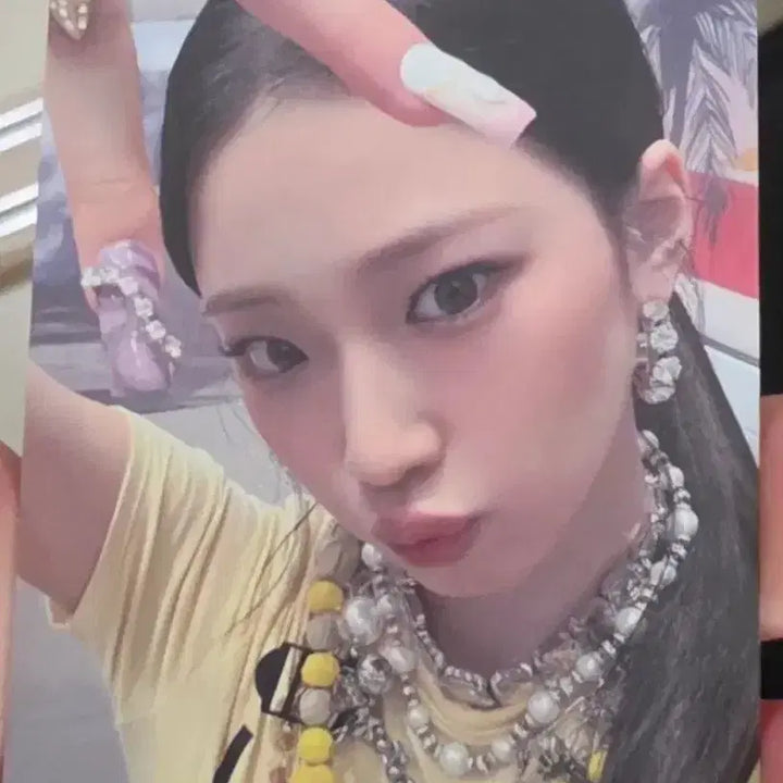 [BUNJANG] BABYMONSTER Ruka WE GO UP Studio Photocard &amp; Keychain Set / 베이비몬스터 루카 위고업 공방포카+공방 키링