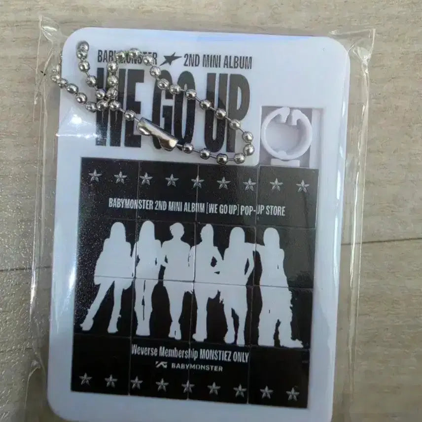 [BUNJANG] BABYMONSTER Ruka WE GO UP Studio Photocard &amp; Keychain Set / 베이비몬스터 루카 위고업 공방포카+공방 키링