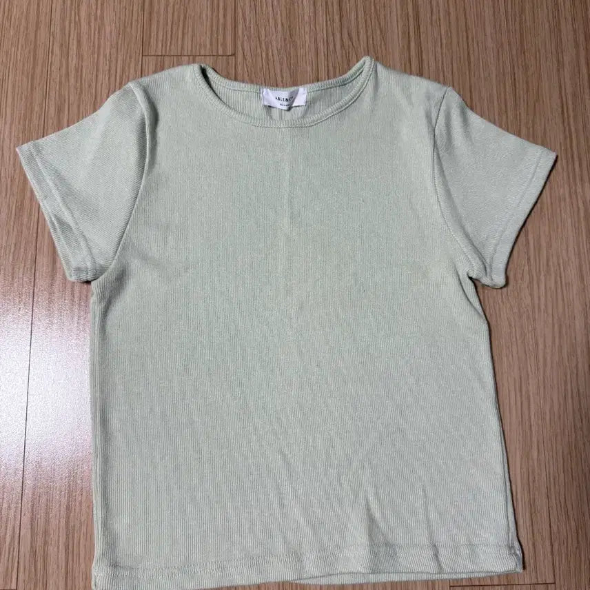 [SOLD OUT] 무료배송. 새상품. 라이트 민트 반팔 크롭 캡소매