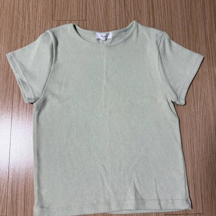 [SOLD OUT] 무료배송. 새상품. 라이트 민트 반팔 크롭 캡소매