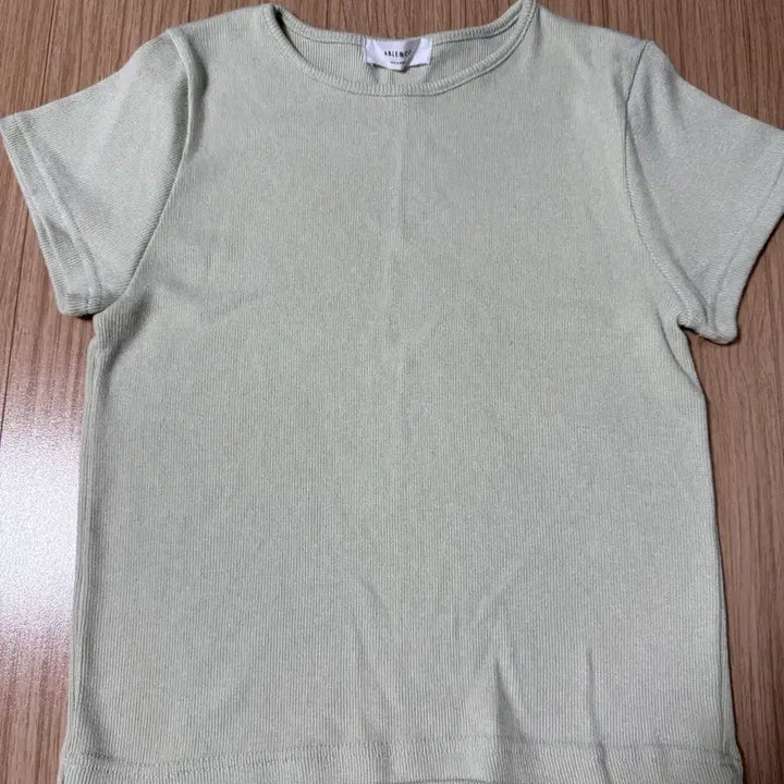 [SOLD OUT] 무료배송. 새상품. 라이트 민트 반팔 크롭 캡소매