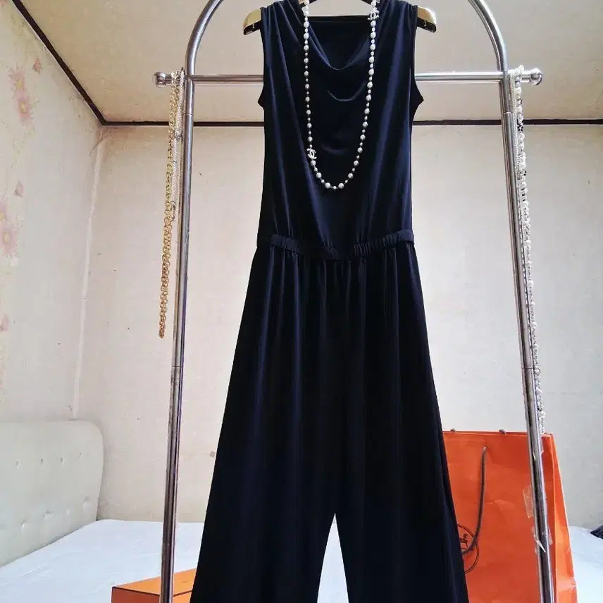 [BUNJANG] Gathered Jumpsuit Span Wide Pants Dress / 샤링 점프슈트 스판 통바지 원피스. 새옷 날씬하신분