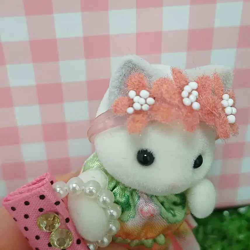 [BUNJANG] Sylvanian Families Latte Cat Figure with Pink Bag / 실바니안 핑크가방 라떼 고양이