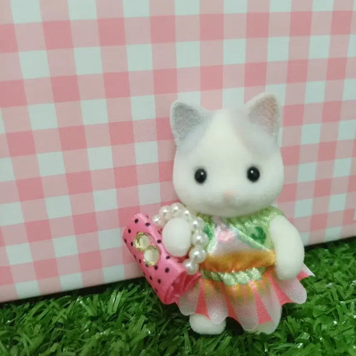 [BUNJANG] Sylvanian Families Latte Cat Figure with Pink Bag / 실바니안 핑크가방 라떼 고양이