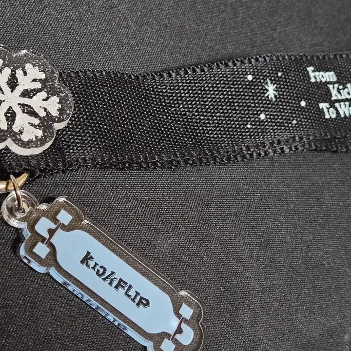 [BUNJANG] Kickflip Lightstick &amp; Fancon Strap Bundle Set / 킥플립 응원봉, 팬콘 스트랩 일괄 양도