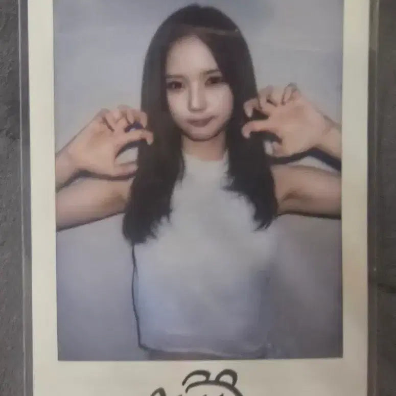 [BUNJANG] TripleS Jiwoo Official Studio Polaroid / 트리플에스 멤버 지우 공방 폴라로이드 양도합니다.