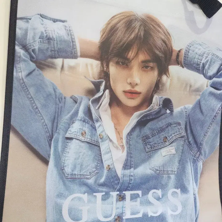 [BUNJANG] Stray Kids Hyunjin GUESS Shopping Bag / 스트레이키즈 스키즈 현진 게스 쇼핑백
