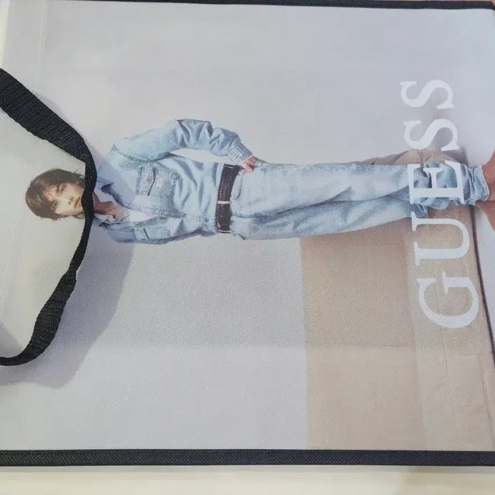 [BUNJANG] Stray Kids Hyunjin GUESS Shopping Bag / 스트레이키즈 스키즈 현진 게스 쇼핑백