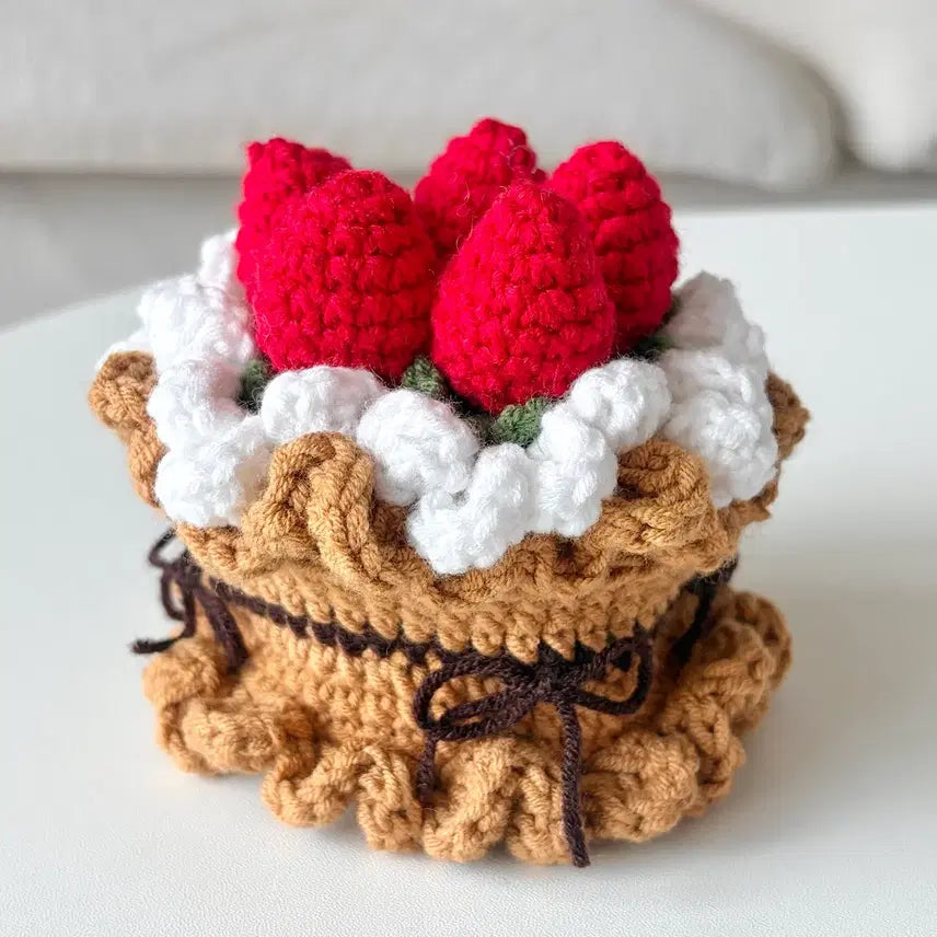 [BUNJANG] Handmade Knit Strawberry Tart Pouch Accessory Case / 발레코어 뜨개 딸기타르트 파우치 소품함 케이스