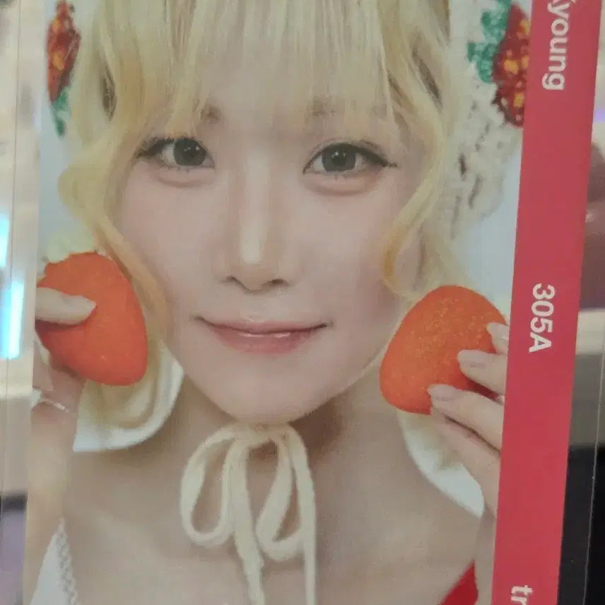 [BUNJANG] TripleS NAKYUNG Showcase Strawberry Object Photocard / 트리플에스 쇼케이스 딸기 오브젝트 나경