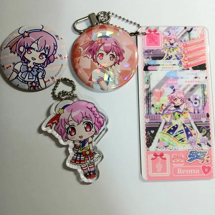 [BUNJANG] Pripara Leona Acrylic Keychain &amp; Can Badge Bundle Set / 프리파라 레오나 굿즈 캔뱃지 팝업 키링 일괄