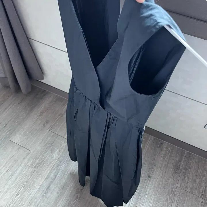 [SOLD OUT] cos v넥미디 원피스 32사이즈
