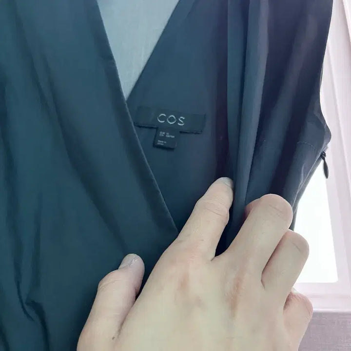 [SOLD OUT] cos v넥미디 원피스 32사이즈