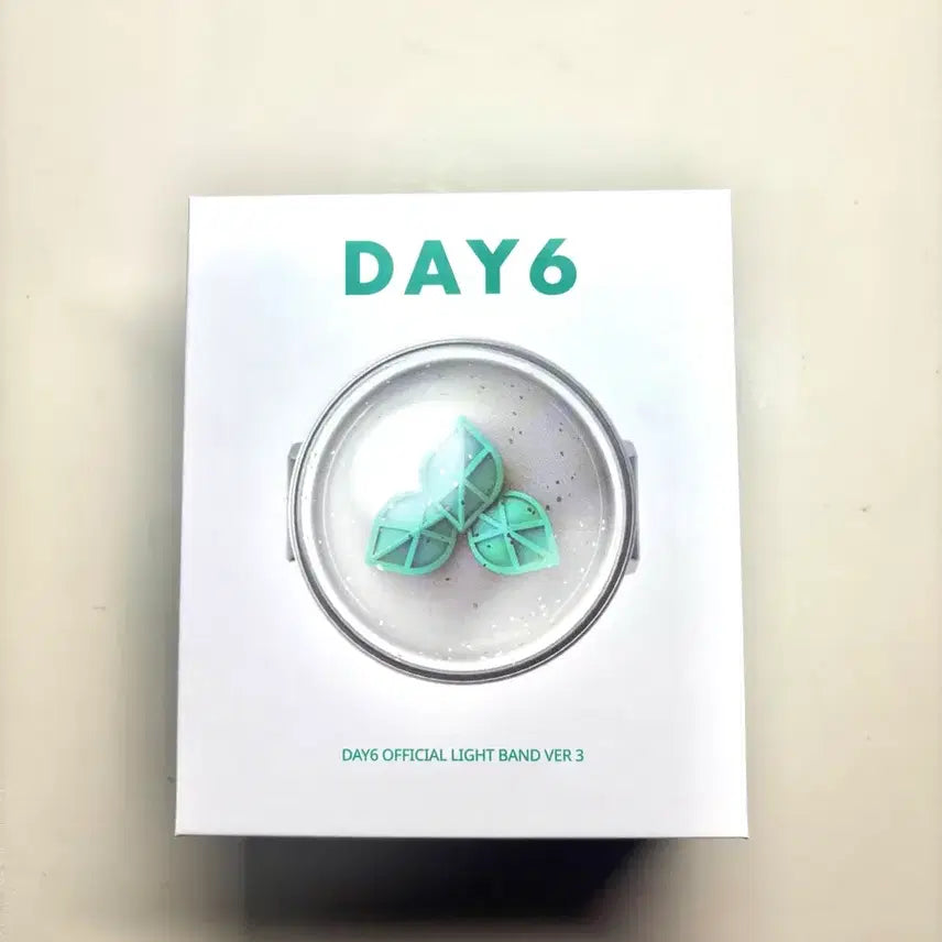 [BUNJANG] DAY6 Official Lightstick Version 3 / 마데워치