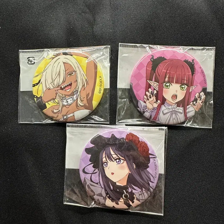 [BUNJANG] That Bisque Doll Loves Exhibition Limited Can Badge Set 2023 / 그 비스크 돌은 사랑을 한다 2023전시회 한정 캔뱃지 세트