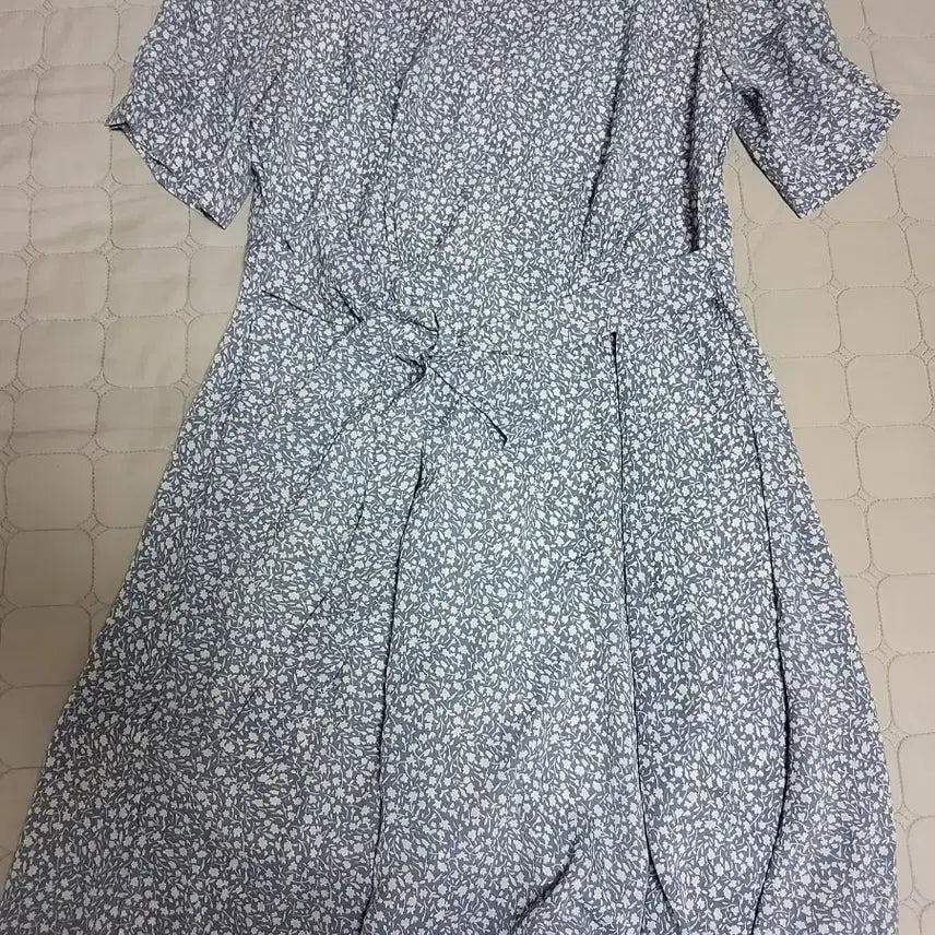 [BUNJANG] Sky Blue Floral Chiffon Dress / 하늘색 잔꽂 패턴 쉬폰 원피스