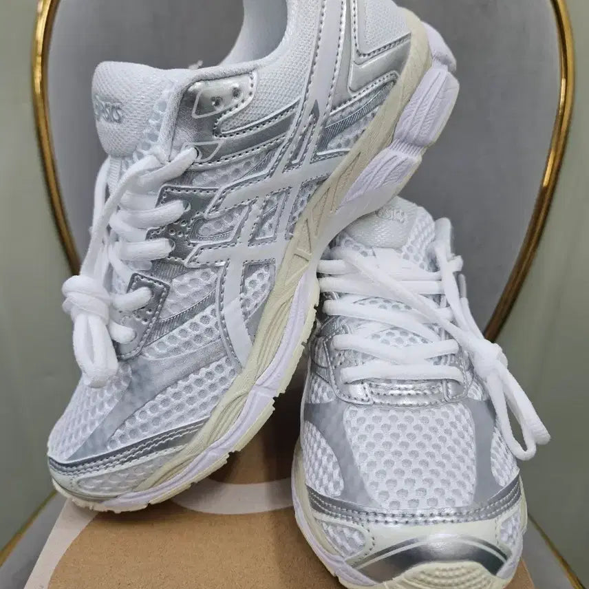 [BUNJANG] Asics Gel-Cumulus 16 White Silver Sneakers / 아식스 젤 큐물러스16