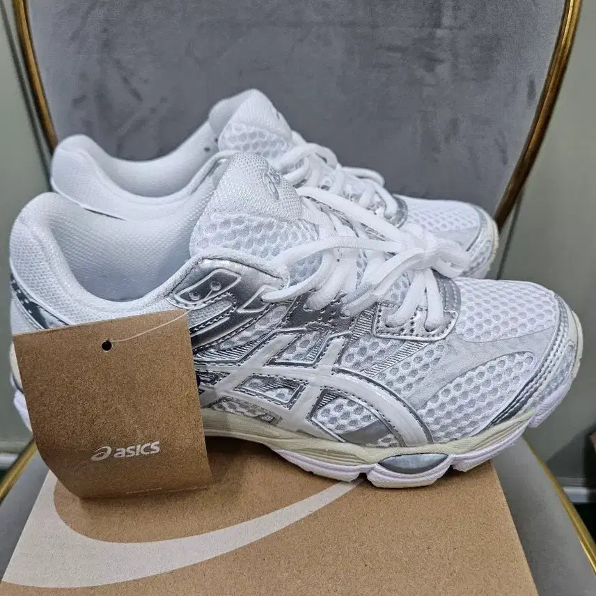[BUNJANG] Asics Gel-Cumulus 16 White Silver Sneakers / 아식스 젤 큐물러스16