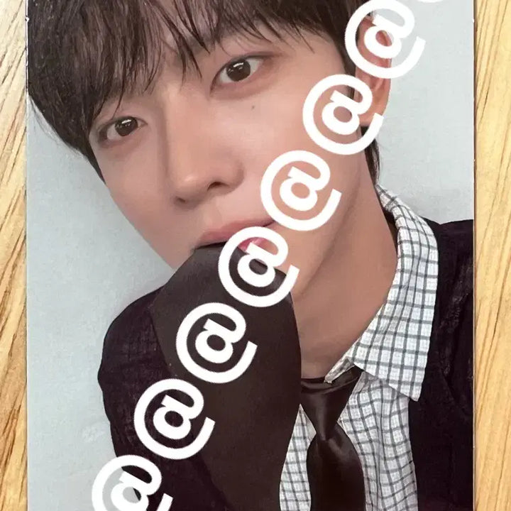 [BUNJANG] AND2BLE Yoo Seungeon M2U Lucky Draw Photocard (Curiosity Ver.) / 앤더블 포카 유승언 엠투유 미공포 물었타이ver