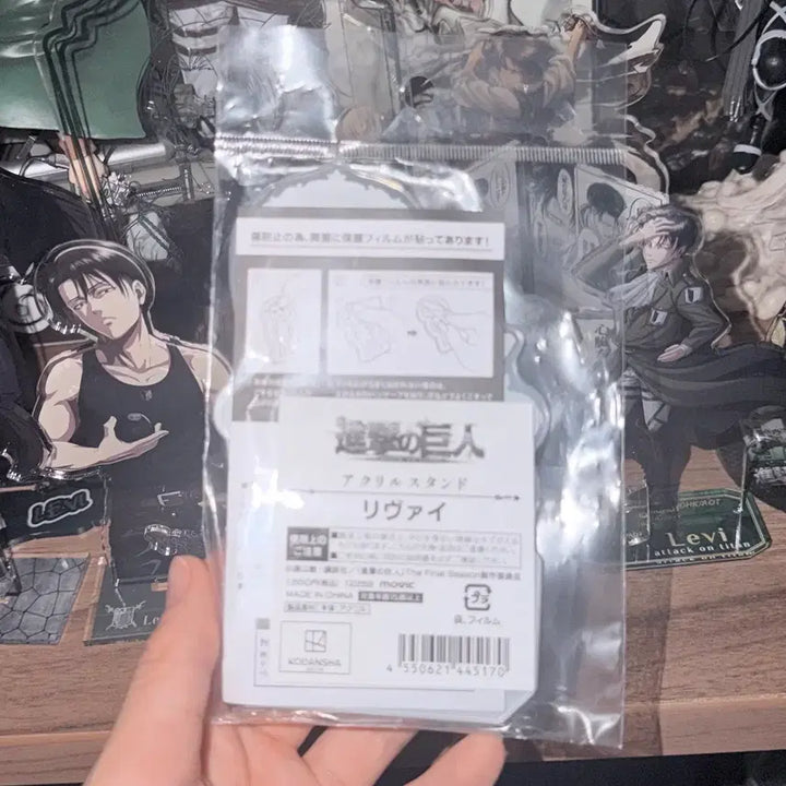 [BUNJANG] Attack on Titan Levi Acrylic Stand Final Season / 진격의 거인 리바이 아크릴 스탠드 의자 선물 정품 파이널 생일