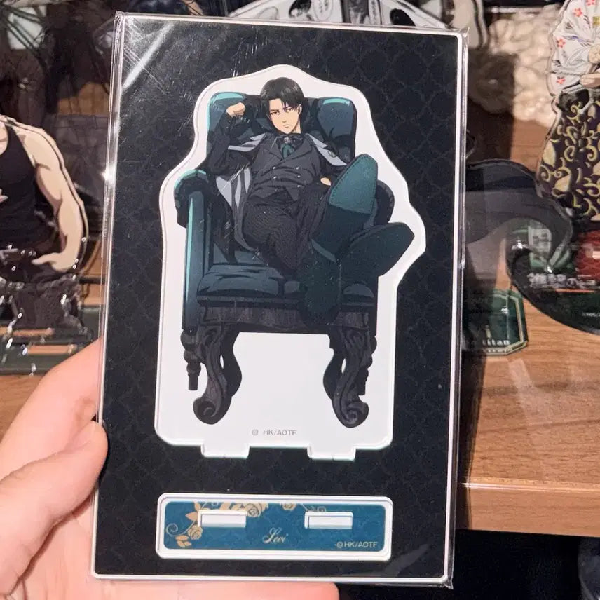 [BUNJANG] Attack on Titan Levi Ackerman Dignified Chair Acrylic Stand (Official, Unsealed) / 진격의 거인 리바이 아커만 아크릴 스탠드 Dignified 의자 정품