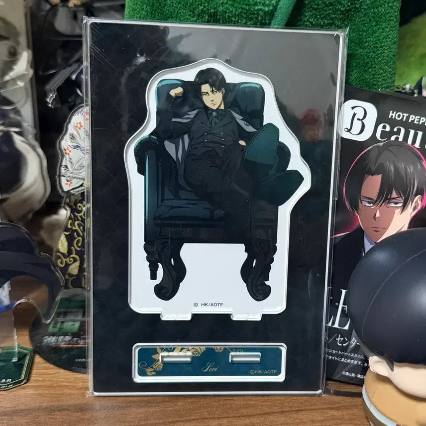 [BUNJANG] Attack on Titan Levi Ackerman Dignified Chair Acrylic Stand (Official, Unsealed) / 진격의 거인 리바이 아커만 아크릴 스탠드 Dignified 의자 정품